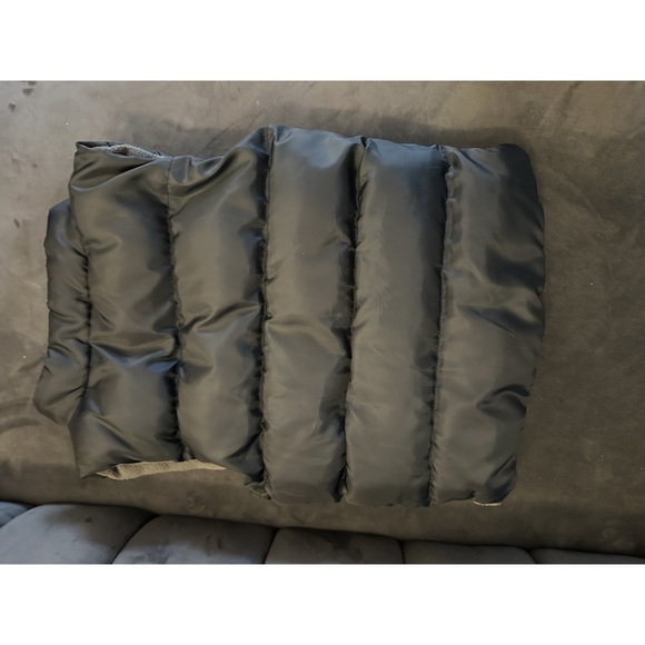 5/$10 Joe Fresh 2T Navy Blue Puffer Vest - Picture 5 of 5